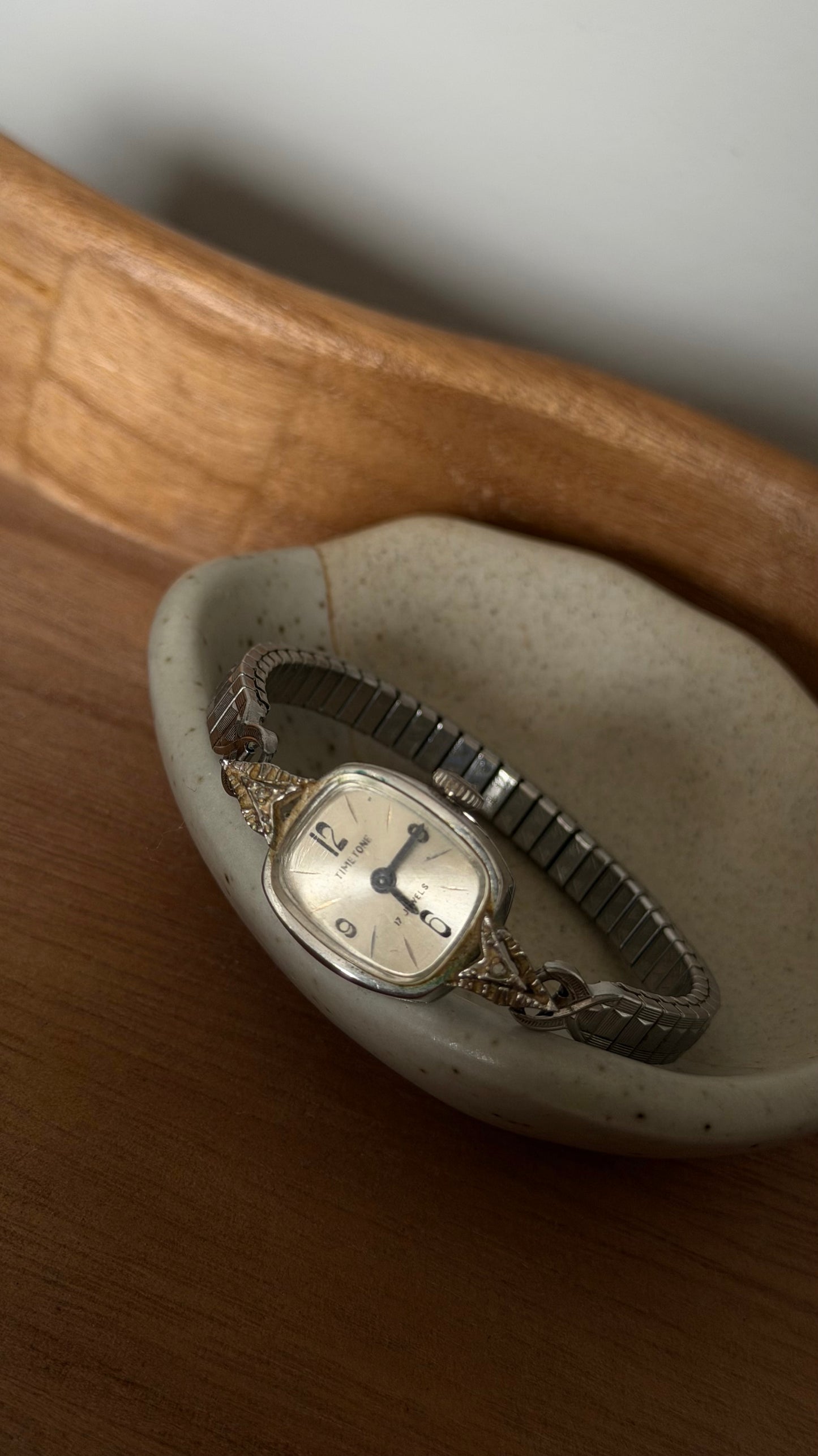 001 Vintage Time Tone 17 Jewel Mechanical Watch